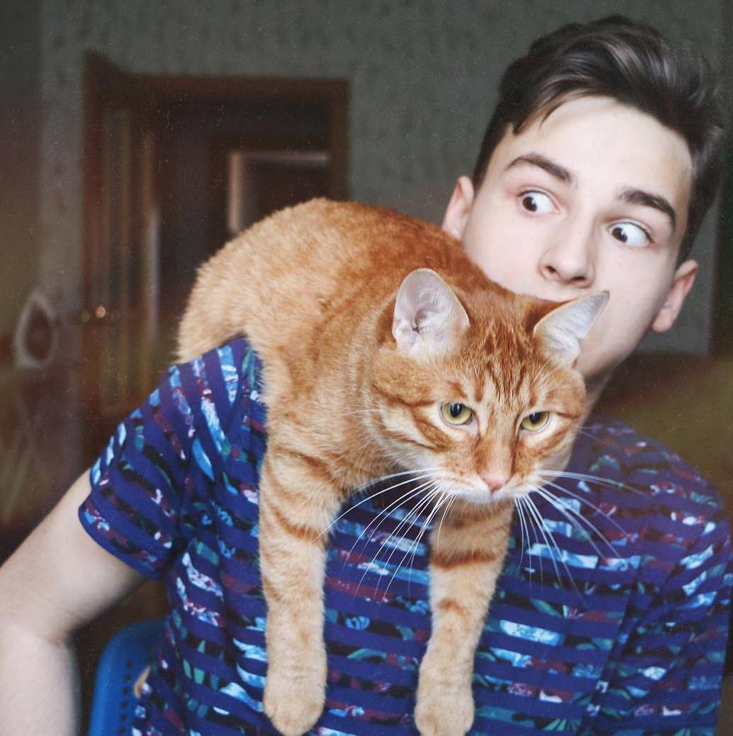 Брайан Мапс с котом