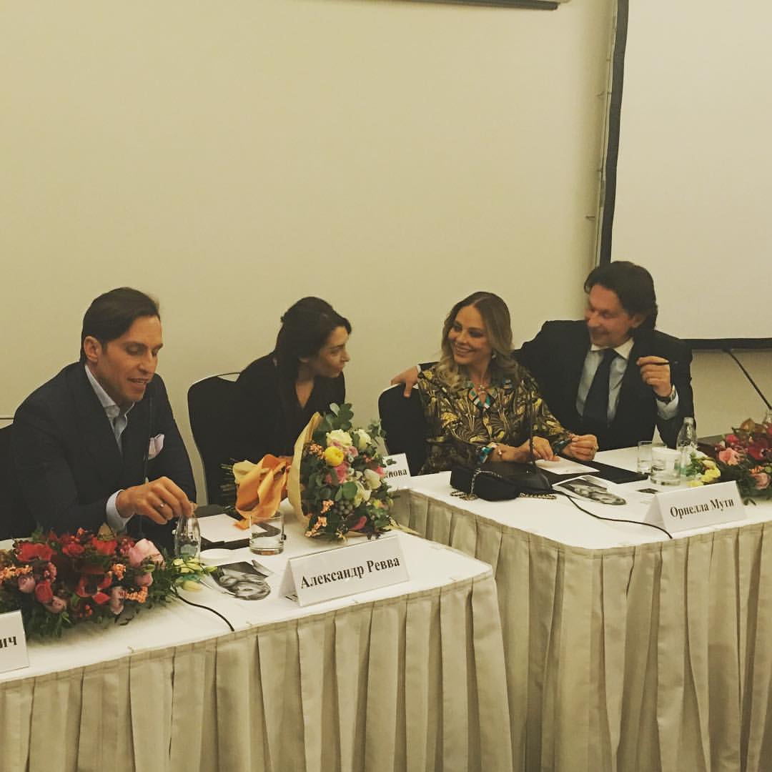 Александр Ревва - Камеди Клаб: биография, фото, жена, инстаграм (Артур ...