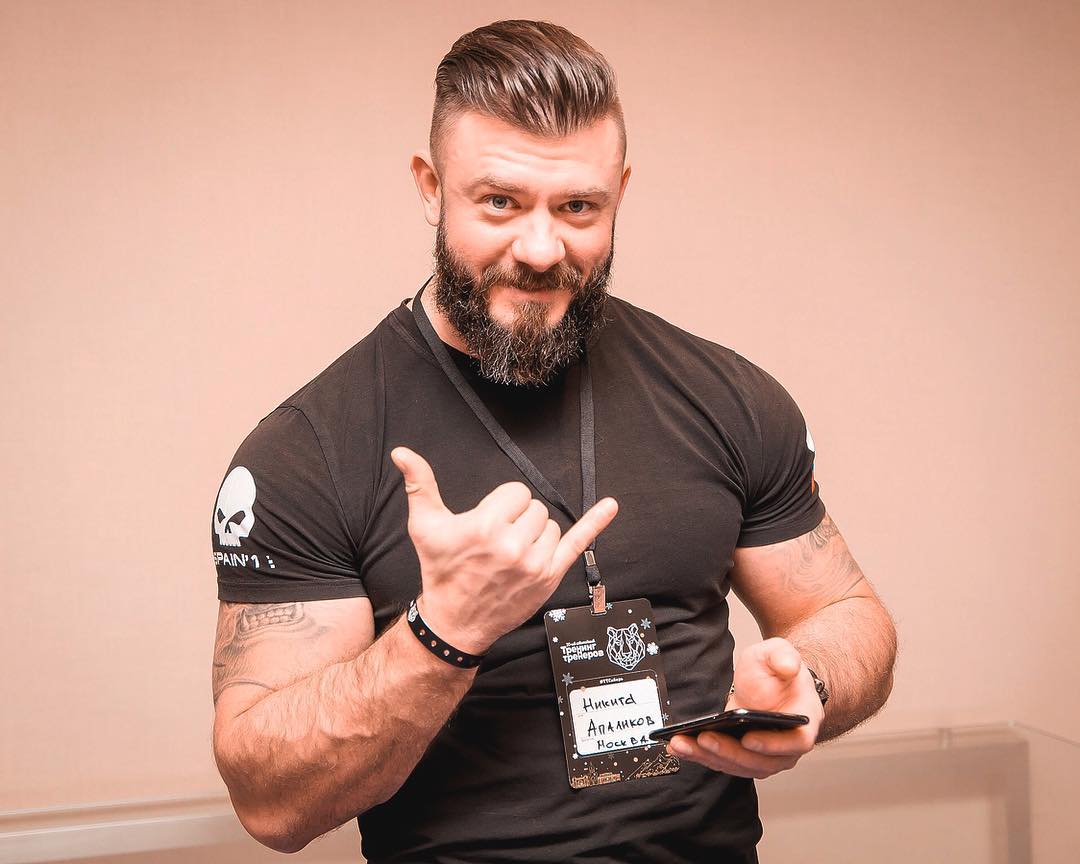 Малый бизнес москвы инстаграм. Деловой портрет в интерьере. Дом 2 бизнесмен. Деловой мужчина. Игорь рыбаков секретный миллионер.